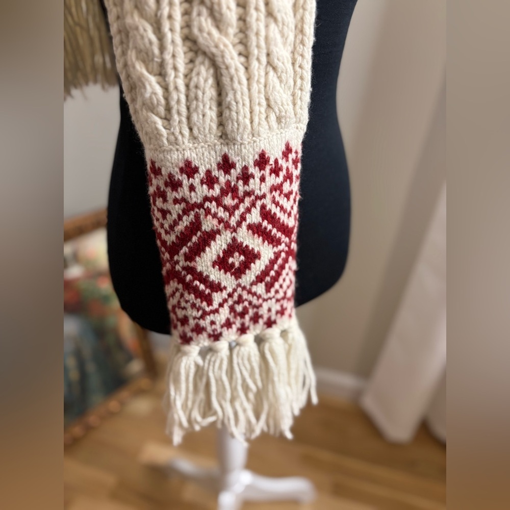 Abercrombie and Fitch Cream and Red Knit Scarf fair aisle with Fringe - Picture 3 of 4